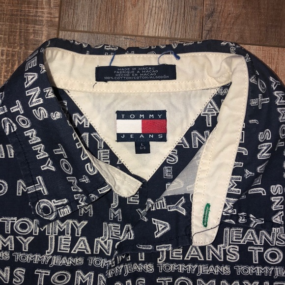 Tommy Jeans Button Up - Picture 3 of 4